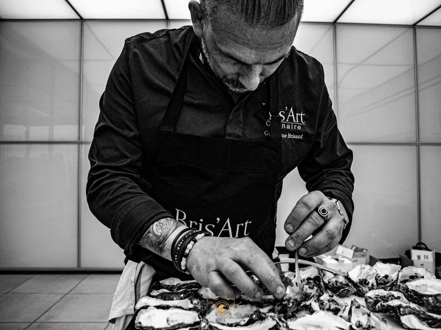 Huîtres des claires de Mesquer ouvertes à la minute — Bar à Huîtres Bris'Art Culinaire